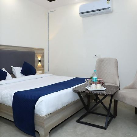 Lyf Corporate Suites - Noida Sector 19 Buitenkant foto