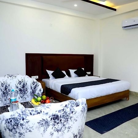 Lyf Corporate Suites - Noida Sector 19 Buitenkant foto