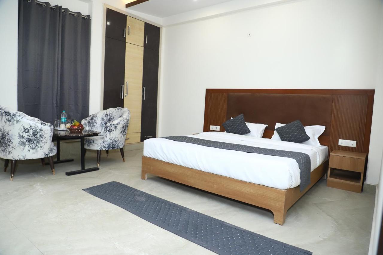 Lyf Corporate Suites - Noida Sector 19 Buitenkant foto