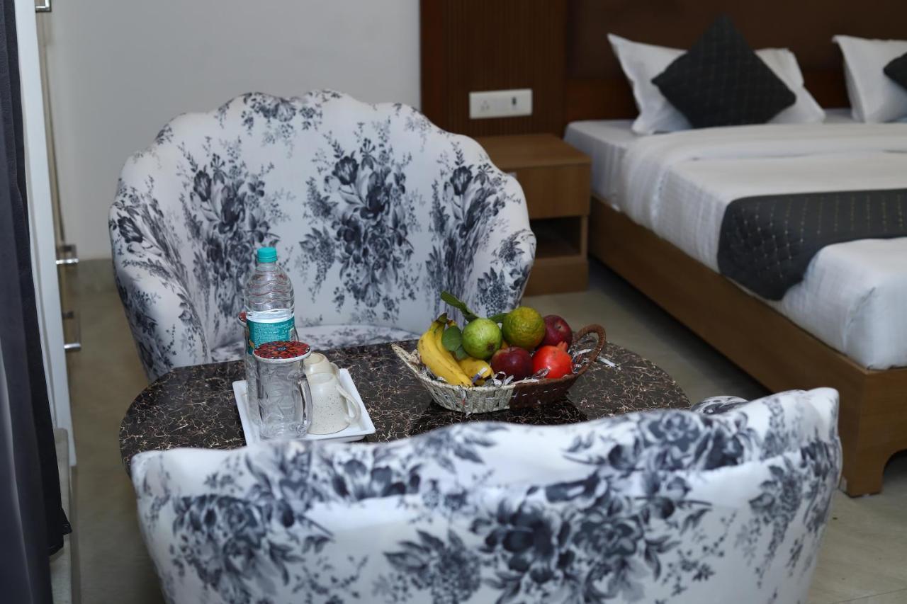 Lyf Corporate Suites - Noida Sector 19 Buitenkant foto