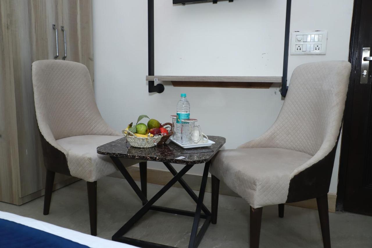 Lyf Corporate Suites - Noida Sector 19 Buitenkant foto