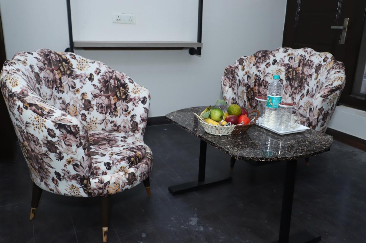 Lyf Corporate Suites - Noida Sector 19 Buitenkant foto