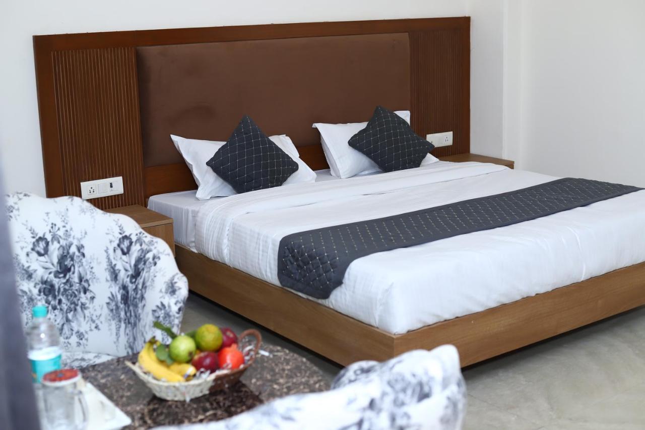 Lyf Corporate Suites - Noida Sector 19 Buitenkant foto
