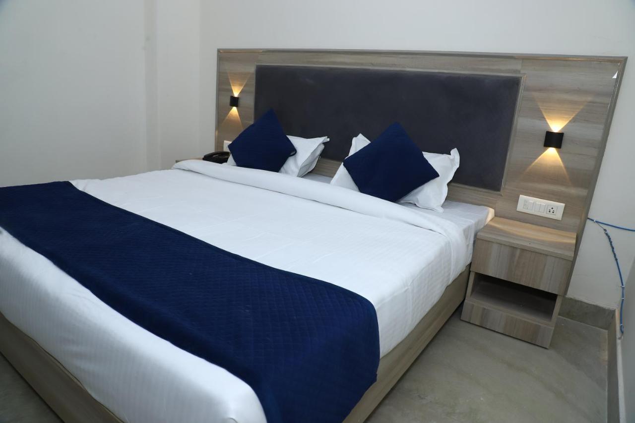 Lyf Corporate Suites - Noida Sector 19 Buitenkant foto