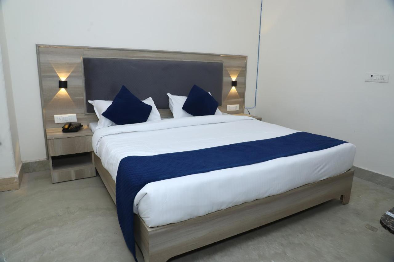 Lyf Corporate Suites - Noida Sector 19 Buitenkant foto