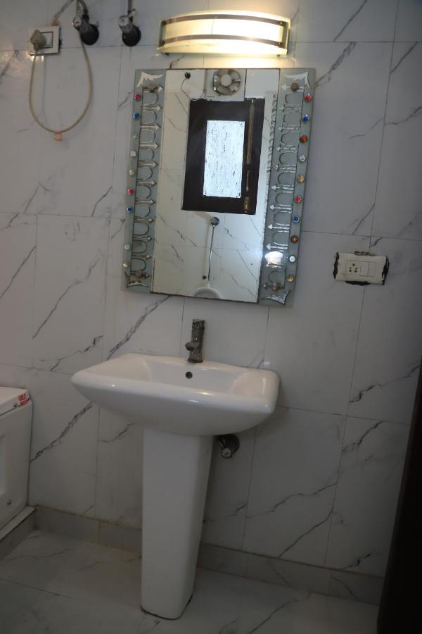 Lyf Corporate Suites - Noida Sector 19 Buitenkant foto