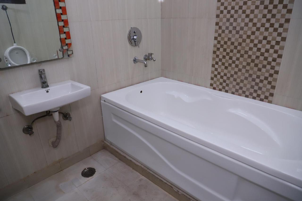 Lyf Corporate Suites - Noida Sector 19 Buitenkant foto