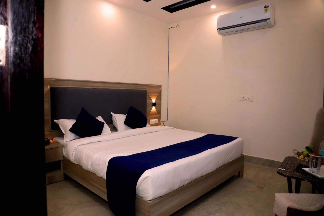 Lyf Corporate Suites - Noida Sector 19 Buitenkant foto