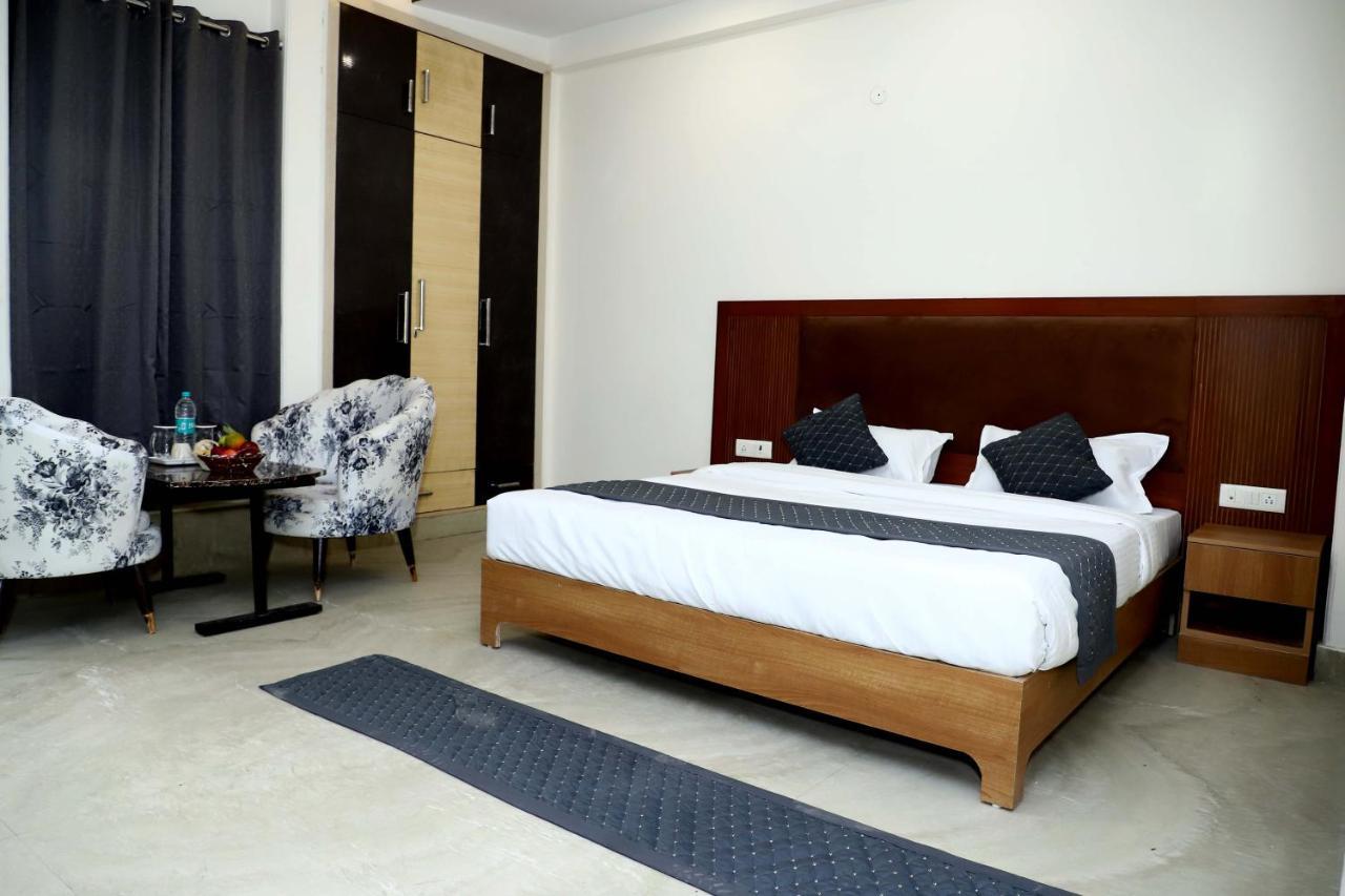 Lyf Corporate Suites - Noida Sector 19 Buitenkant foto