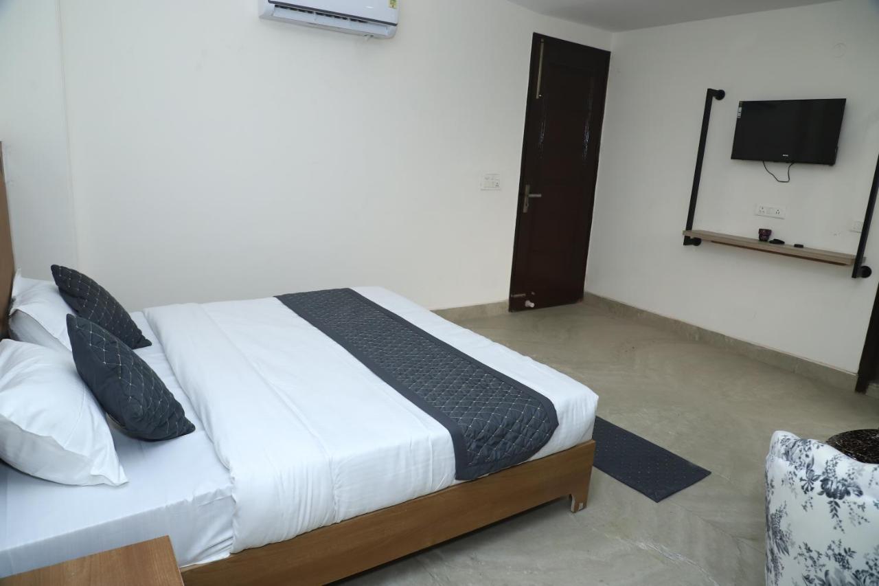 Lyf Corporate Suites - Noida Sector 19 Buitenkant foto